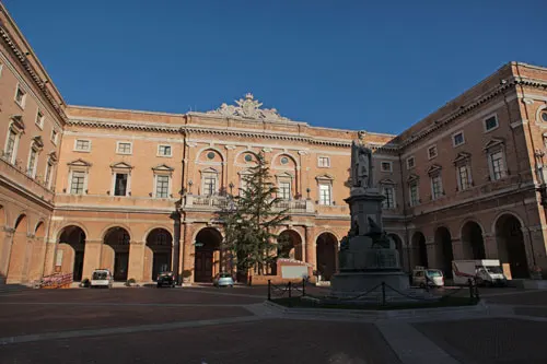 PIAZZA GIACOMO LEOPARDI | PALAZZO COMUNALE | TORRE CIVICA